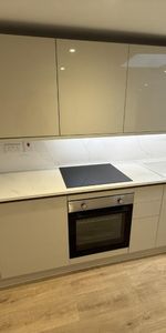 1 bedroom Flat To Let - Photo 3