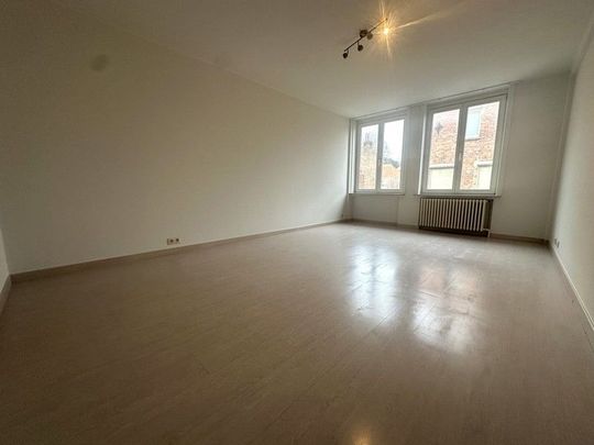 Ruim appartement met grote raampartijen in centrum Brugge! - Photo 1