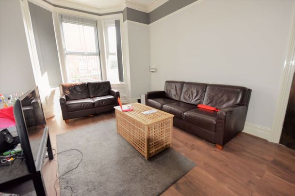 2 bedroom House in Brudenell Grove, Leeds - Photo 1