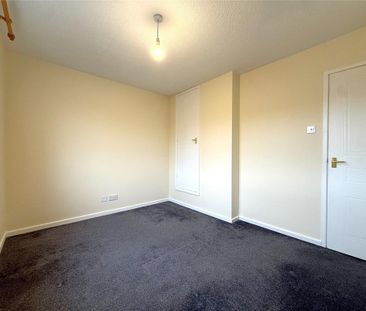 2 bedroom end of terrace house to rent - Photo 3