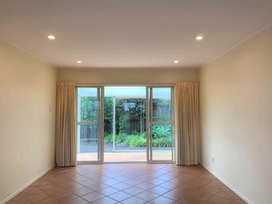 Unit 4, 138 Hutchinson Avenue, New Lynn, Auckland - Photo 1