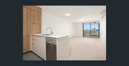 Stunning 1 Bedroom 1 Bathroom Apartment, adjacent all the amenity and public transport you need - Photo 2