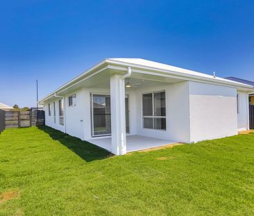 4 Bedrooms 2 Bathrooms Family house in Logan Reserve - Photo 3