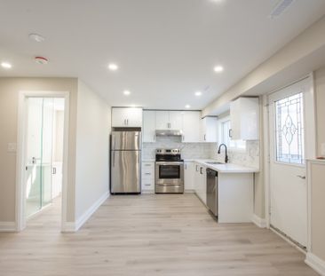 Spacious 2 Bed 2 Bath Lower Unit in Welland!! - Photo 3