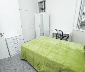 5 bedroom House To Rent Total Size: 1314 SQ FT - Photo 1