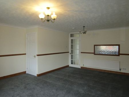 3 bed Terraced - To Let - Photo 5