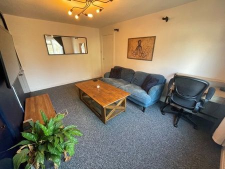 Codrington House, Hawke Street - Photo 2