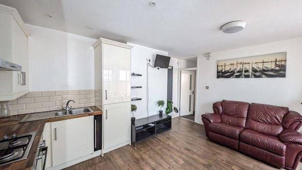 2 bedroom flat to rent - Photo 1