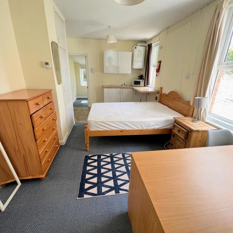6 bedroom end of terrace house to rent - Photo 1