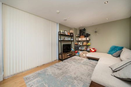 Uxbridge Road, Ealing, W5 - Photo 2