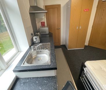 Studio Flat, Regent Road, LE1 - Photo 3