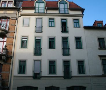 Schöne 2 Zimmerwohnung mit Parkett, offener Küche und Bad mit Wanne... - Foto 2