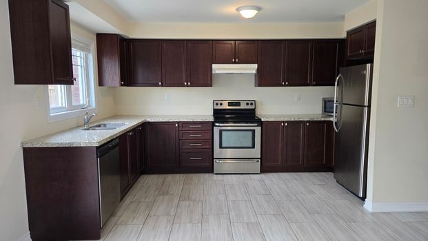 For Lease - 70 Streathern Way, Clarington, Ontario - Photo 1