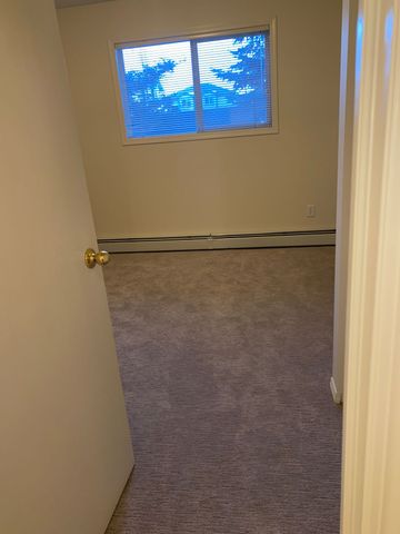 Apartment in Glanstobury with Great Incentive and Pet Friendly ! - Photo 3