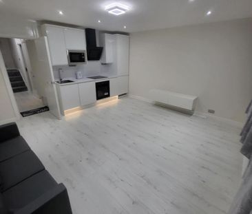 1 bedroom in a flat share to rent - Photo 1