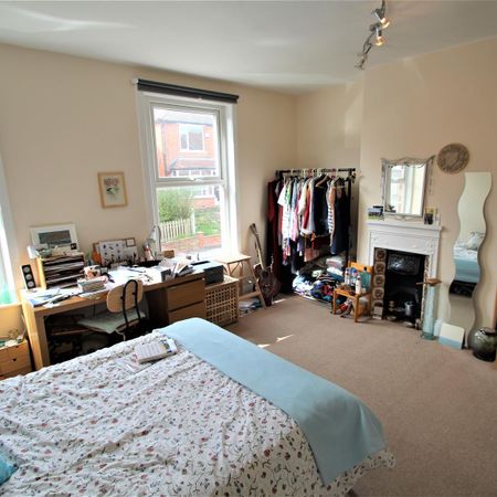 4 bedroom terraced house to rent - Photo 3