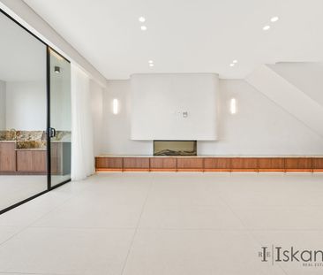 Brand-New Luxury Living Masterpiece - Photo 2