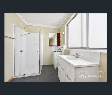 INNER CITY APARTMENT - Photo 4