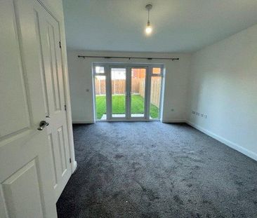2 bedroom semi-detached house to rent - Photo 6
