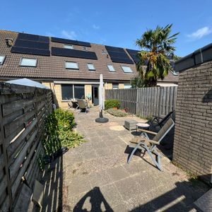 Eengezinswoning met zonnepanelen. - Foto 2