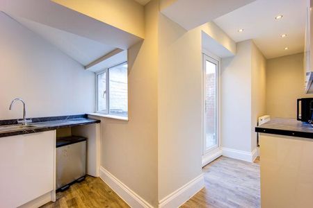 1 bedroom in a house share to rent - Photo 5