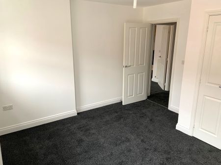 1 bedroom Flat for rent - Photo 2