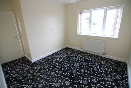 3 bed Semi-Detached - To Let - Photo 2