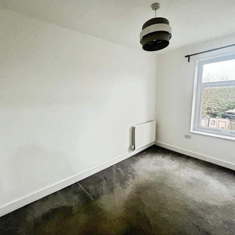 2 bedroom end of terrace house to rent - Photo 1