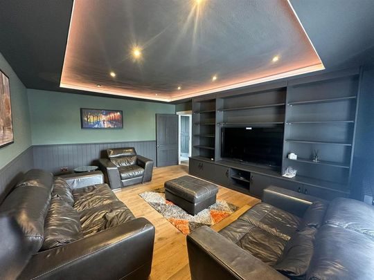 3 bedroom apartment to rent - Photo 1