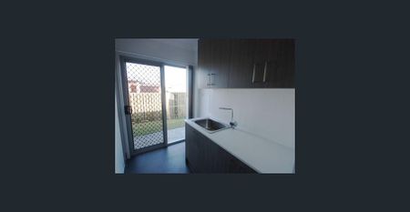 Beautiful Home with large side access! - Photo 4