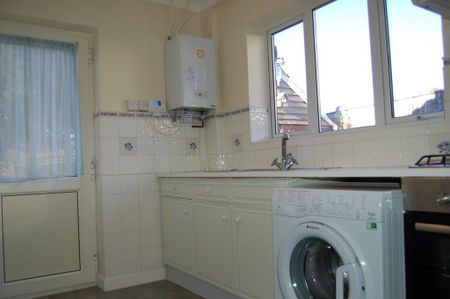 2 bedroom detached bungalow to rent - Photo 3