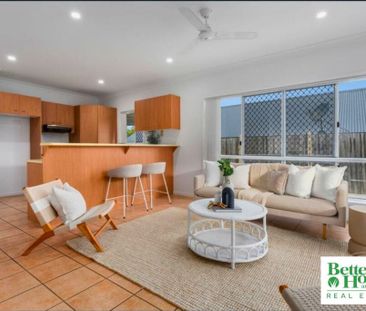 Bright, Spacious & Conveniently Located 3 Bedroom Home - Photo 3