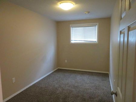 4729 45 Street 3 Lloydminster, SK S9V 0H6 - Photo 4