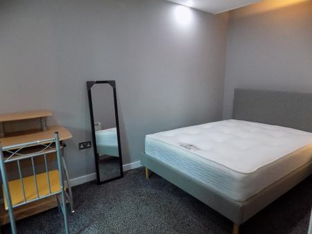 3 bedroom ground floor flat to rent - Photo 4