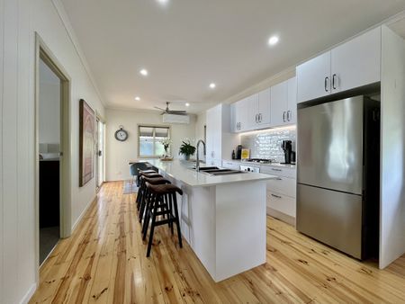 Stylish renovation! Amazing location! - Photo 3