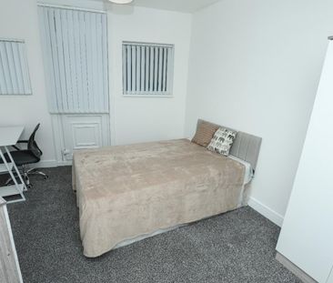 4 bedroom House To Let - Photo 5
