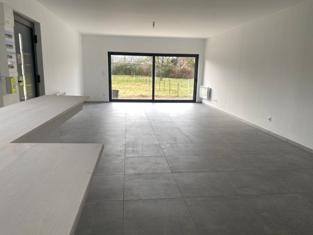 Location Appartement 5 pièces 150m² - Photo 2