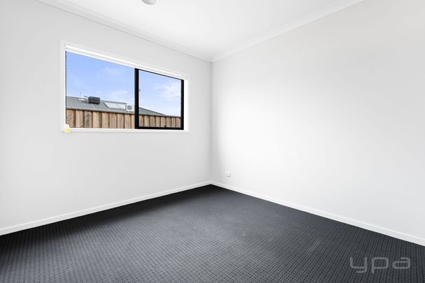 21 Sugarlea Street, Manor Lakes - Photo 1