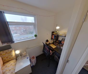 5 Bedroom Ensuite House To Rent - Photo 4