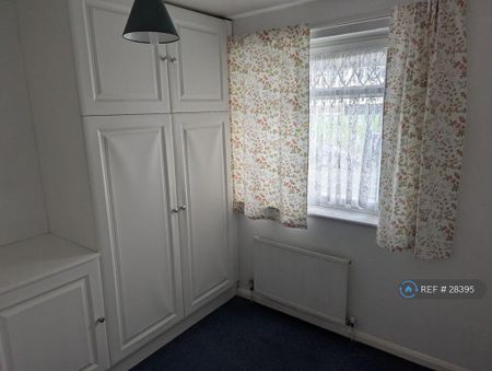 3 bedroom semi-detached house to rent - Photo 3