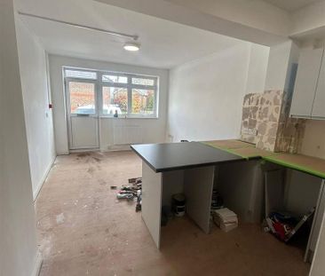 3 bedroom apartment to rent - Photo 6