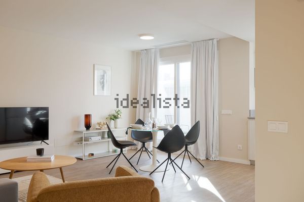 Alquiler de piso en Calle Poeta Muñoz Rojas, 5 - Photo 1