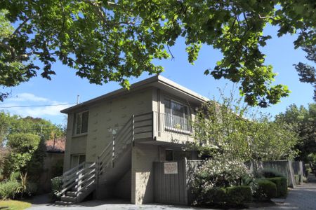 Brilliantly positioned! - Photo 4