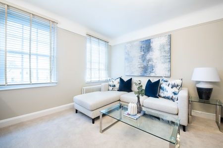 Newly Redecorated Two-Bedroom Apartment Fulham Road, Chelsea, SW3 6SH - Photo 3