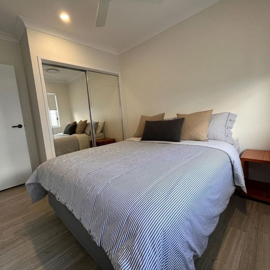 Stunning Large 4 Bedroom Home on Large Block - Photo 1