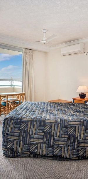 UNRESTRICTED WATER VIEWS - UNFURNISHED STUDIO APARTMENT - Photo 1