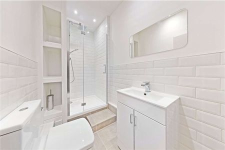 Large studio apartment in Mayfair - Photo 5