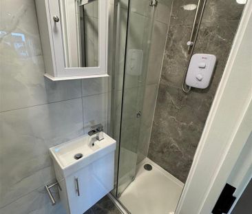 Byron Close, Walton-On-Thames KT12, London - Photo 3