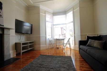 1 bedroom in a house share to rent - Photo 2