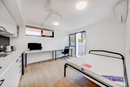 Large Studio - Photo 2